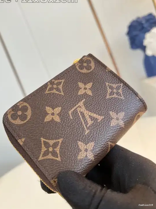Compact Vuitton Wallet-11*8.5*1.5CM Louis Noa 0420